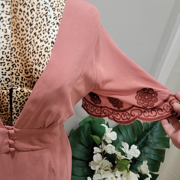 NWOT LULU'S BOHEMIAN CROCHET EYELET SLEEVE MIDI DRESS - Picture 4 of 10